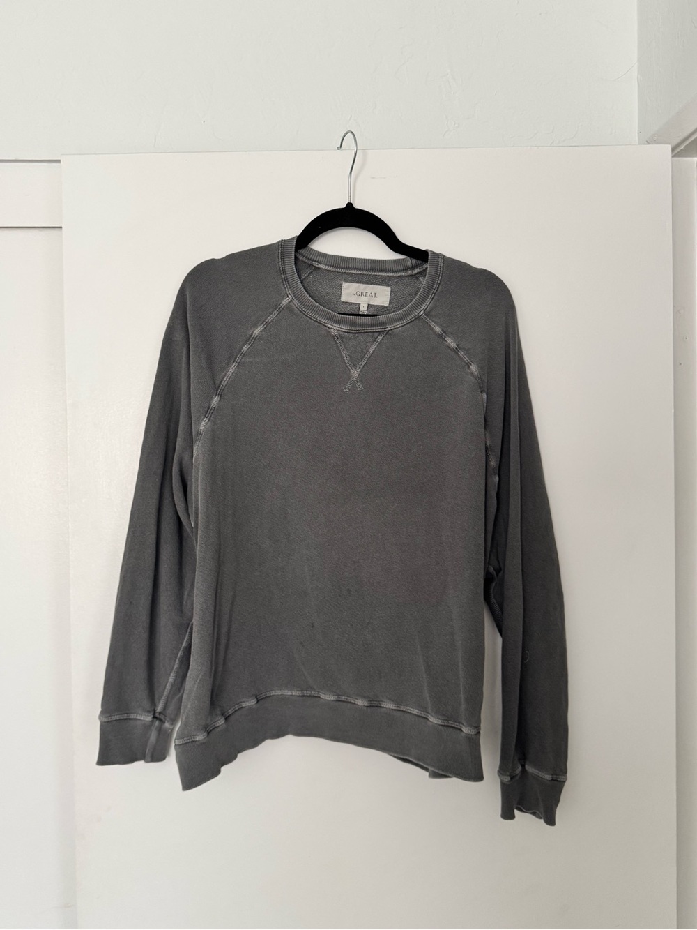 THE GREAT. Washed Gray Raglan Crewneck Sweatshirt